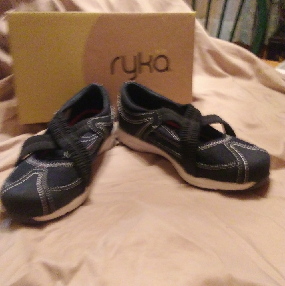 Shoes - Picture 2 of 2